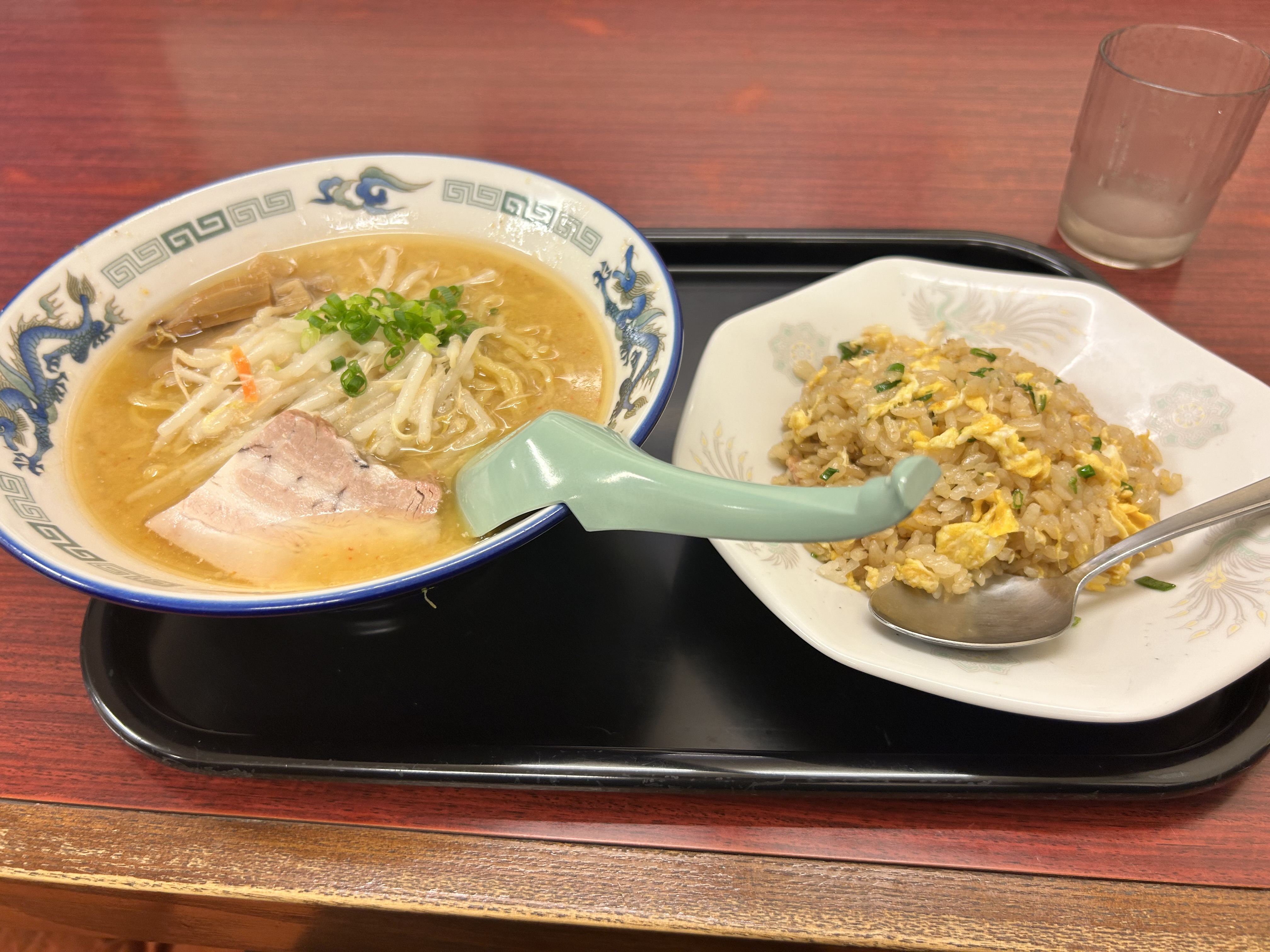 老舗のこってり味噌ラーメン「鈴木食堂」