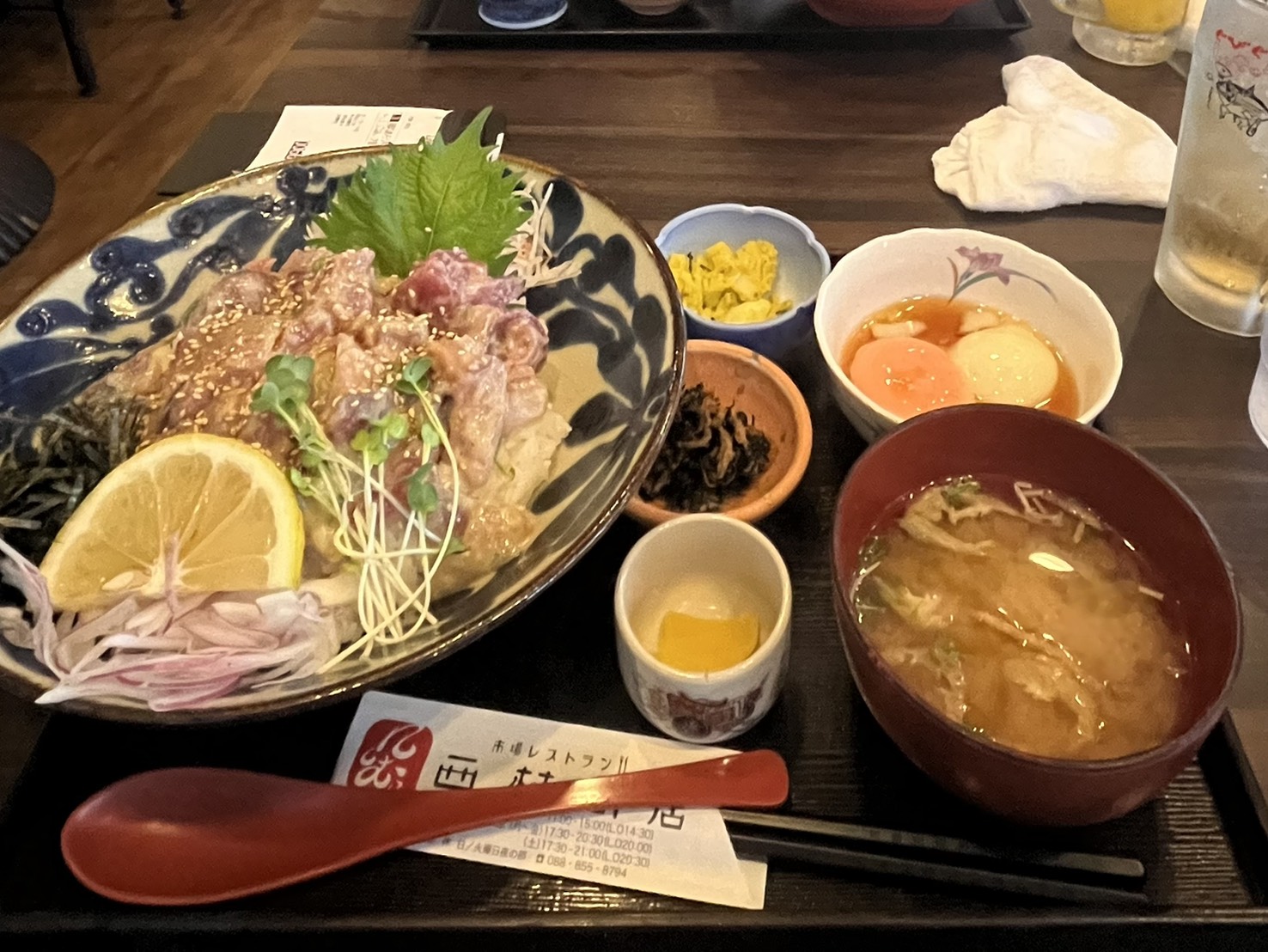 地元民から観光客まで愛されるお店「西村商店」